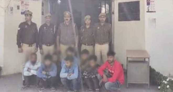 नोएडा पुलिस ने 8 बांग्लादेशी नागरिकों को किया गिरफ्तार, फर्जी दस्तावेज भी बरामद
